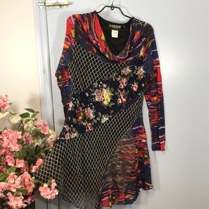 Gorgeous floral design net lace tunic top